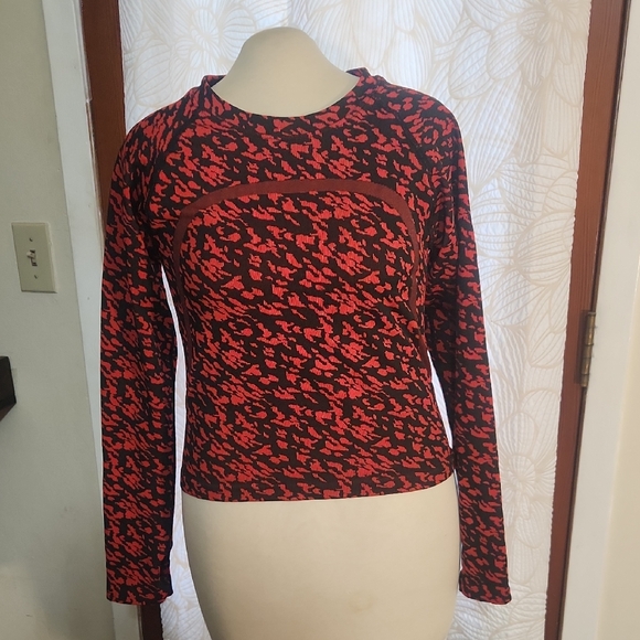 Source Unknown Tops - Bodycon Red Black Long Sleeve Gorpcore Top Gym Beach City Hike Size Large